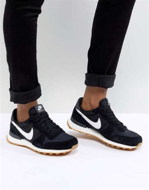 Nike black and white Internationalist Trainers 